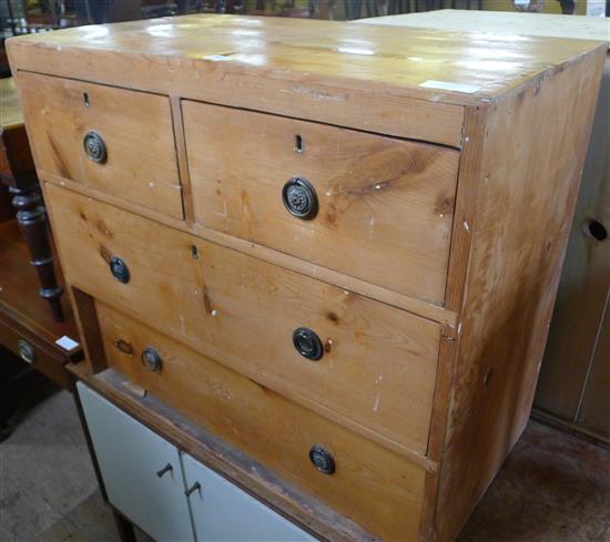 Pine chest of drawers